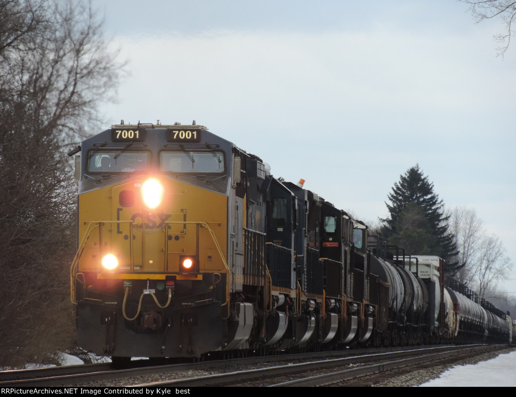 CSX 7001 on M560